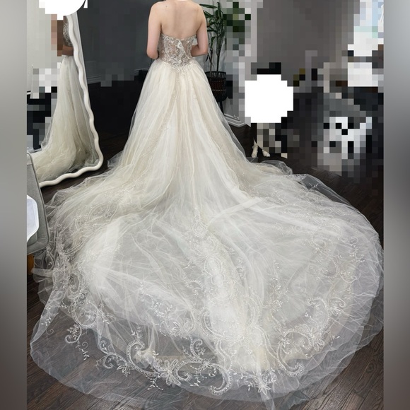 Casablanca Wedding Dress (Ball Gown, Size 6, Champagne color) - Picture 3 of 9